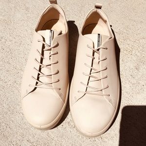 Woman’s ECCO Soft 8 sneakers, size 40